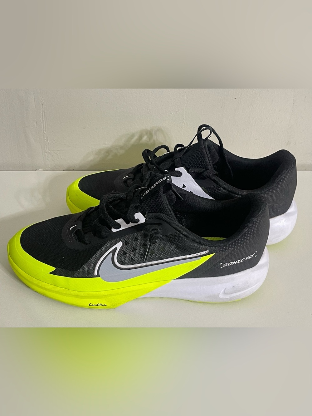 Nike Men’s Black & Volt Running Shoes Size 6